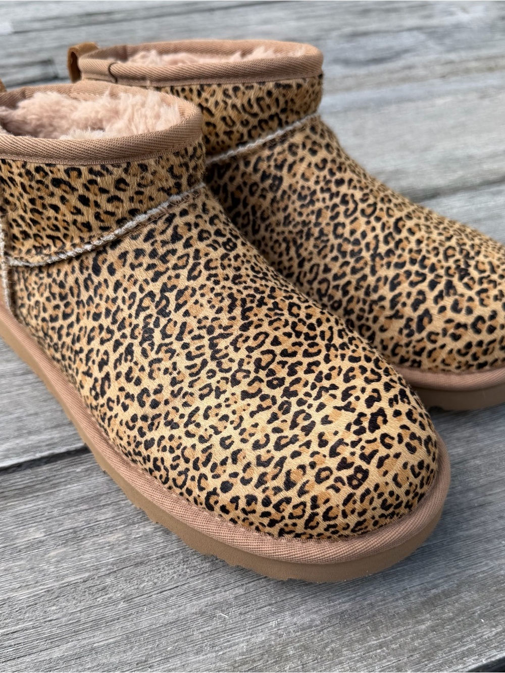 UGG Ultra Mini Leopard Speckles
